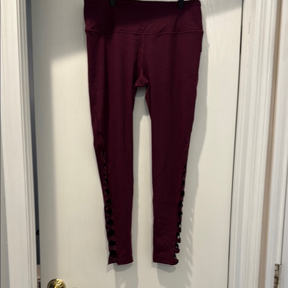 Victoria's Secret large NWT Merlot colored Leggings Sleek Stretchy Design